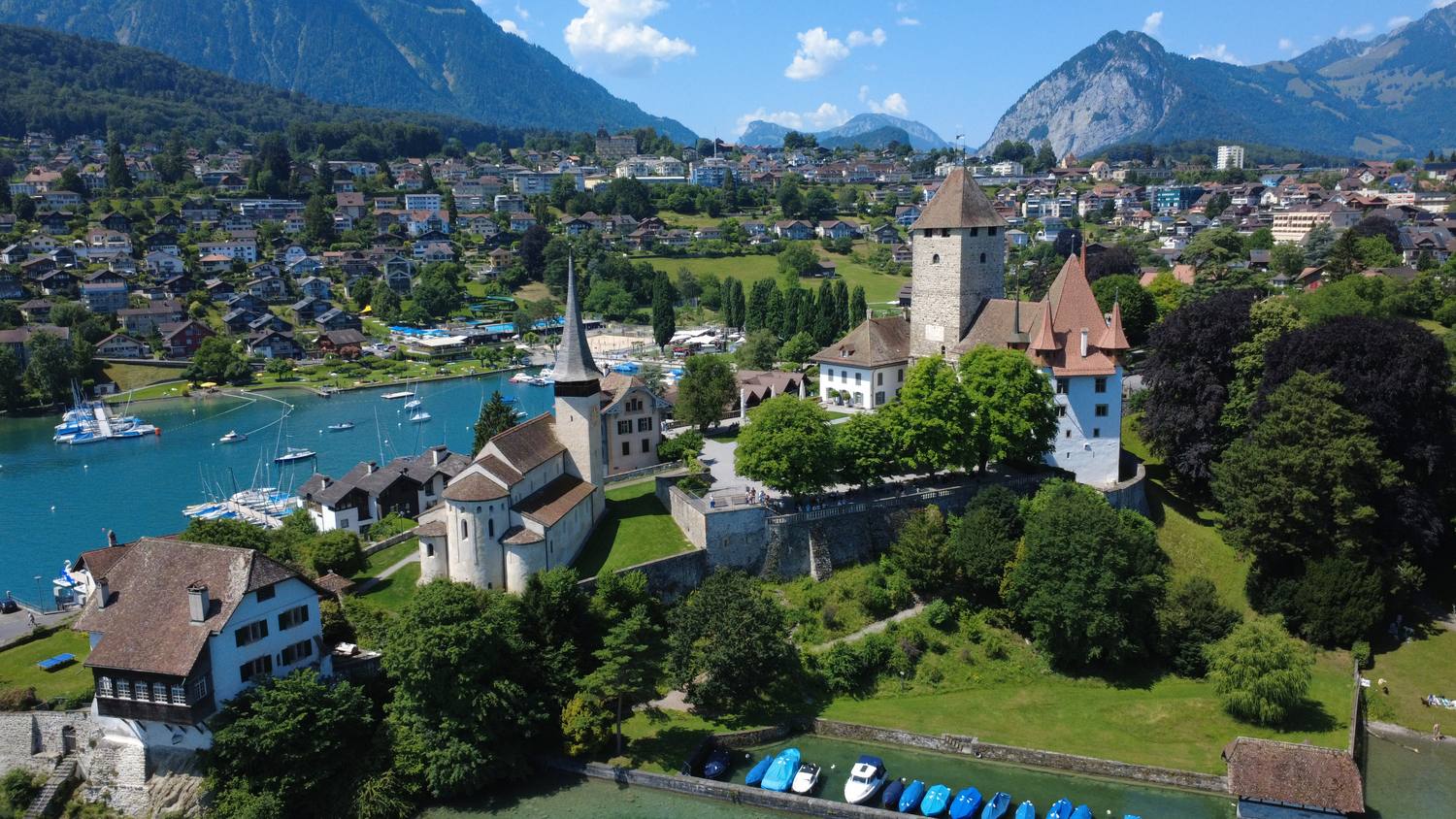 Spiez with its castle and the bay on Lake Thun, seen from above