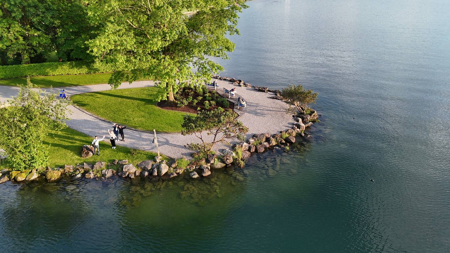 A couple on the small lakeside promenade in Küssnacht am Rigi on Lake Lucerne